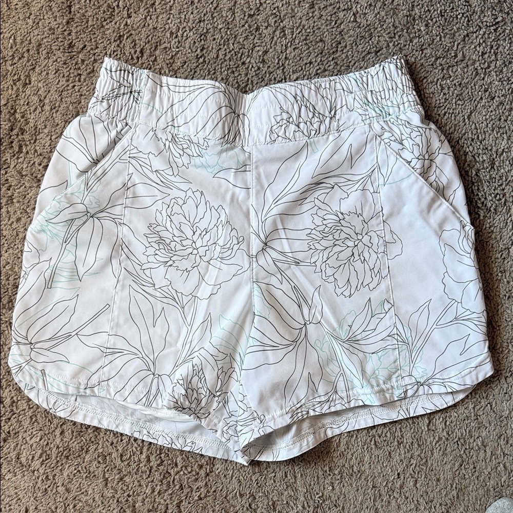 Women’s Columbia White Floral and Light Gray Shorts Bundle Size L - Picture 2 of 9